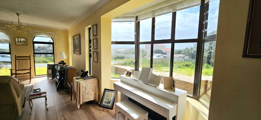 4 Bedroom Property for Sale in De Kelders Western Cape